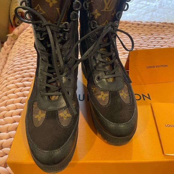 ✨Louis Vuitton Combat Boots✨ - Picture 3 of 12